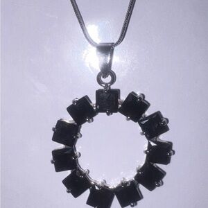 VTG  Silver Tone Black Glass Stone Chic Round Pendant With Silver 28 In Necklace